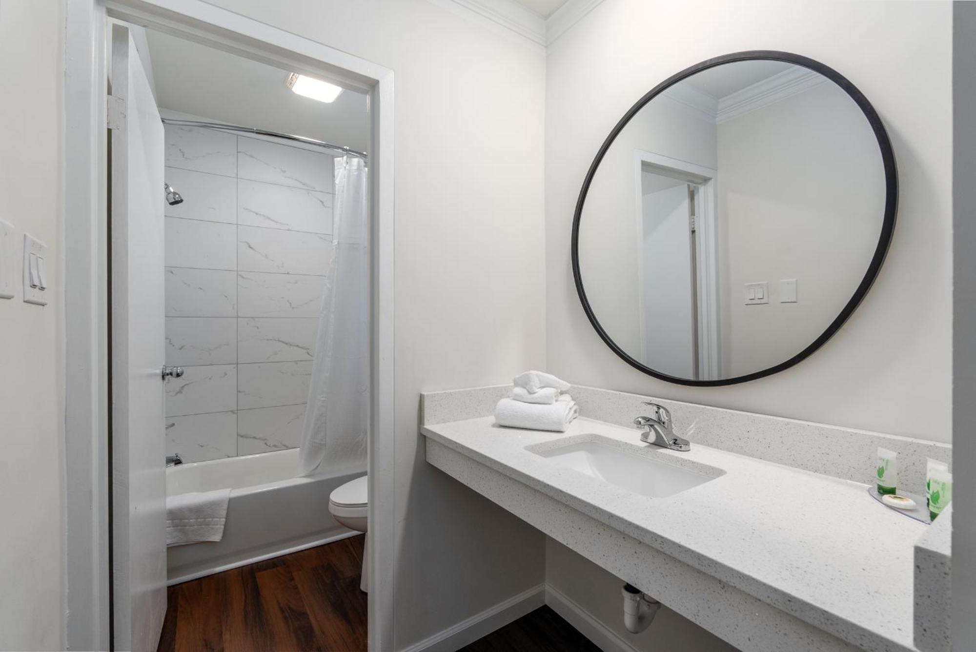 Crewe Boutique Inn ภายนอก รูปภาพ